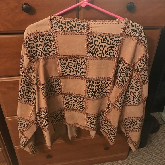 Suede and leather patches with crochet trim - Picture 3 of 3